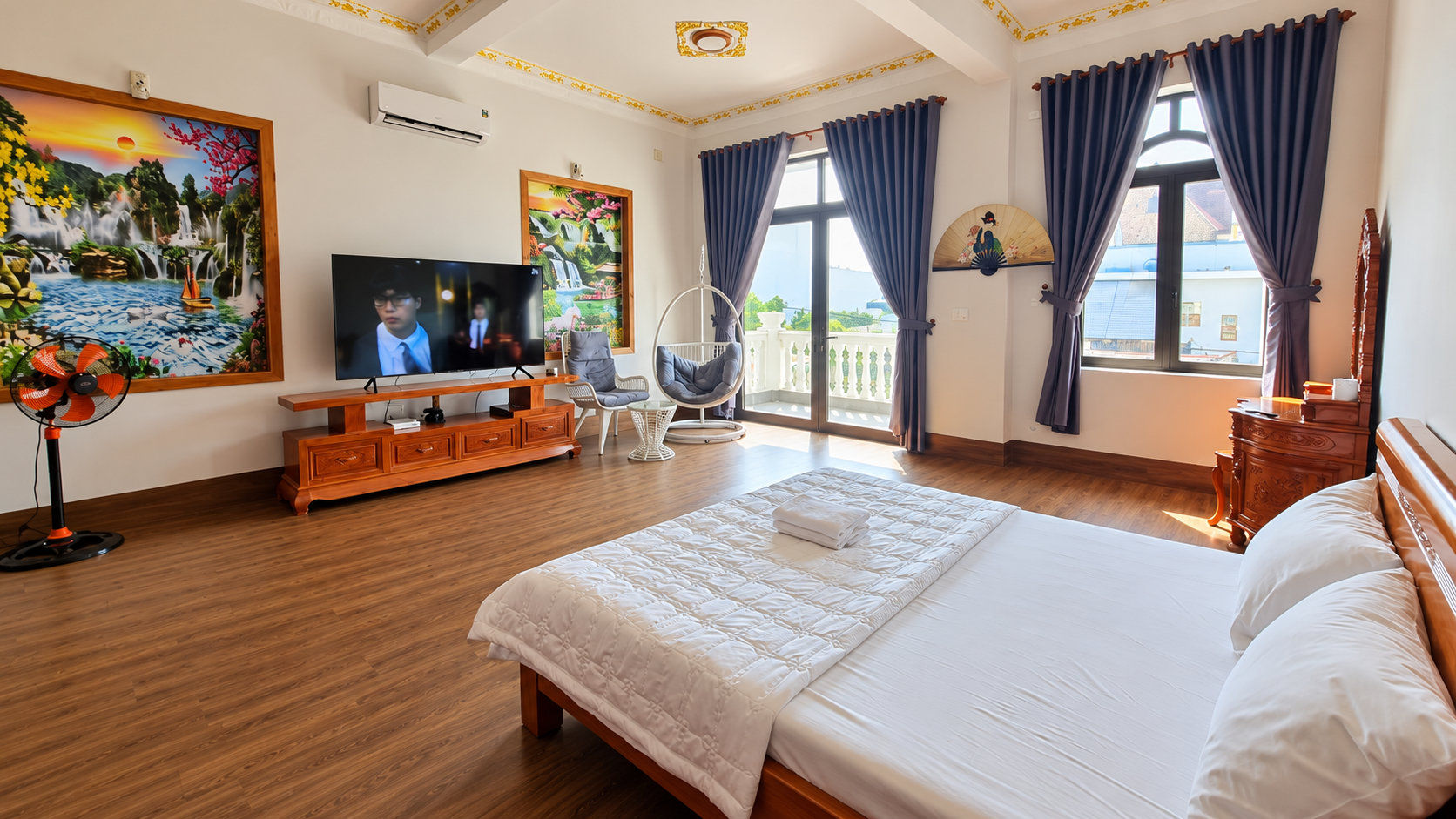 Lịch trình công tác và làm việc tại các khu công nghiệp, cơ quan hành chính